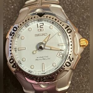 Seiko Kenetic auto relay style #5J22-0A50 with white dial & luminescent markers.